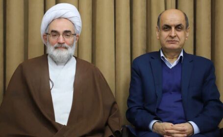 استاندار و نماینده ولی فقیه در گیلان در پیامی روز خبرنگار را تبریک گفتند