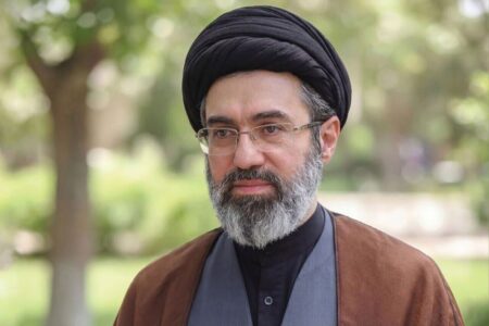رهبر ایران : آنها باید بدانند که انتقام، متوقّف بر وجود شخص من یا سایر مسئولان نیست
